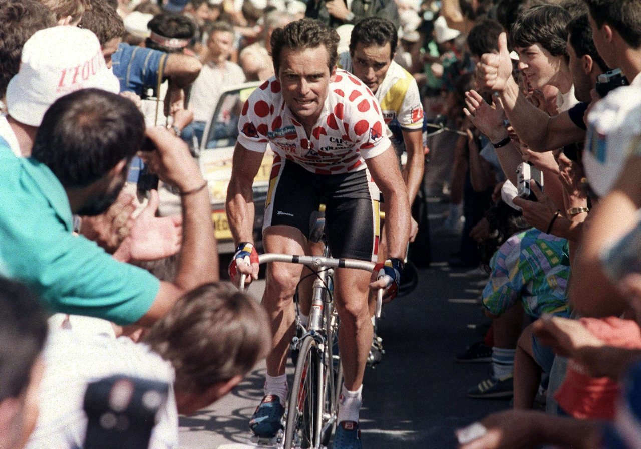 Hinault reed ook de tijdrit in de bolletjestrui
